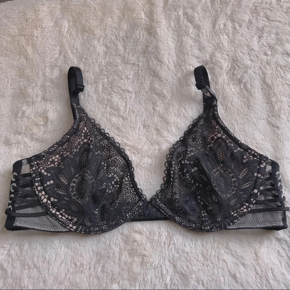 NWT Vicortia’s Secret Very Sexy Unlined Uplift Bra